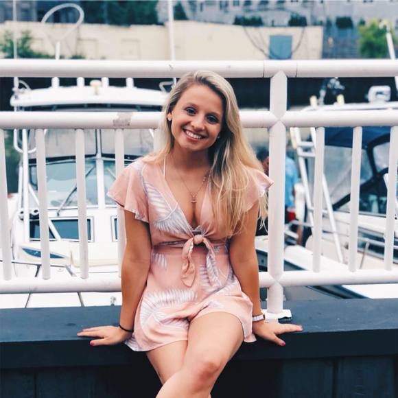 Meet your Posher, Noelle - Picture 1 of 1